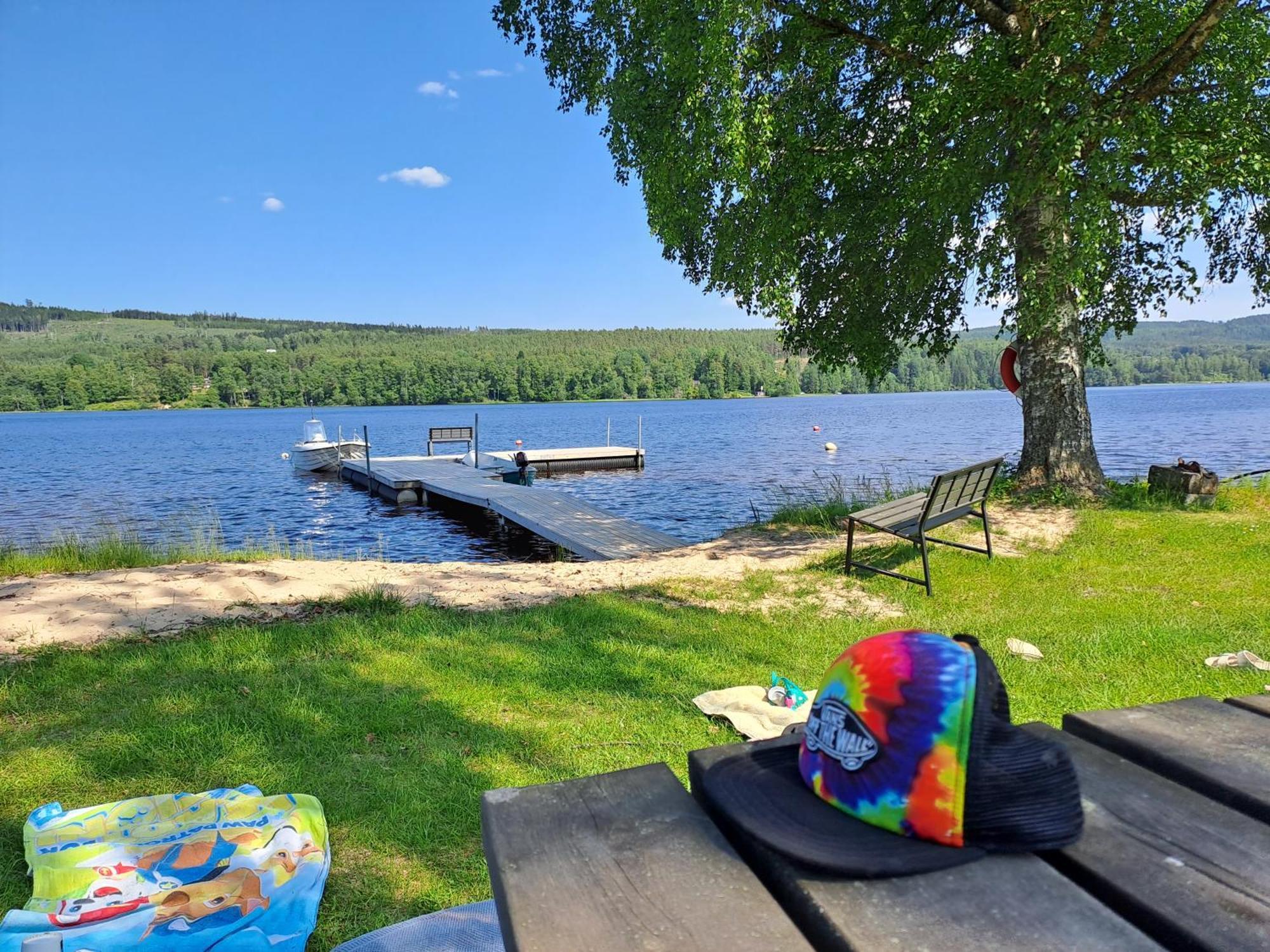 Stuga Solbacken Naera Radasjoen Villa Buitenkant foto